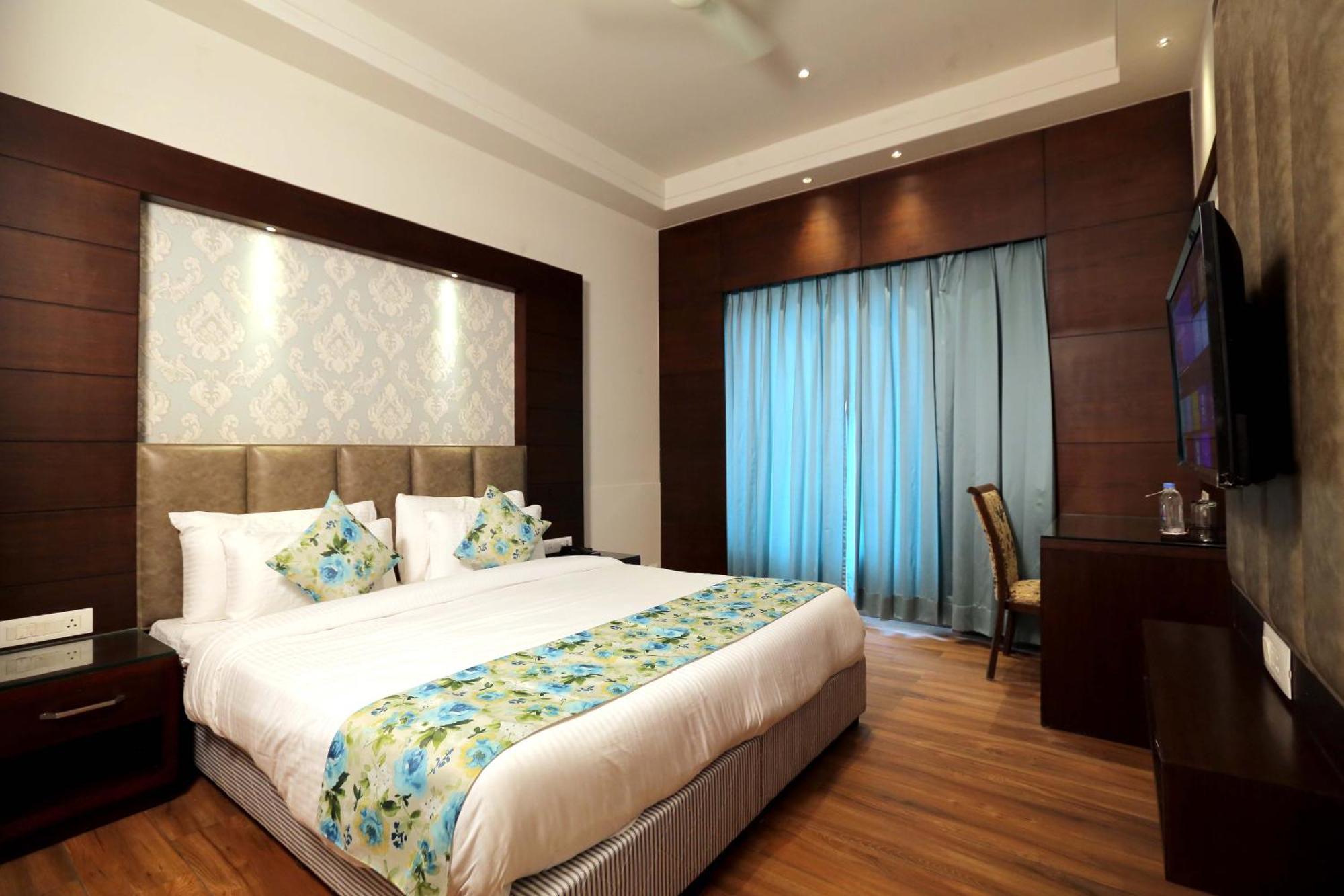 The Stella Hotel & Resort Лудяна Екстериор снимка