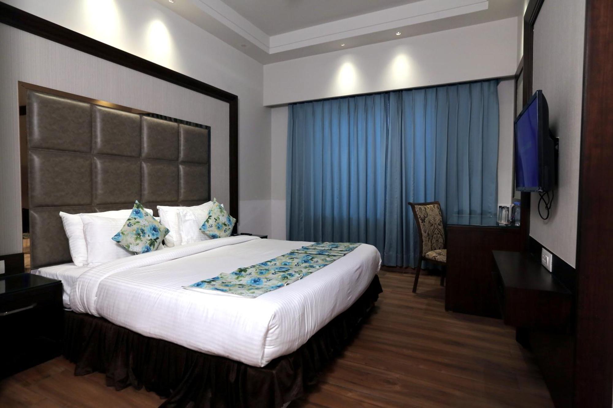 The Stella Hotel & Resort Лудяна Екстериор снимка